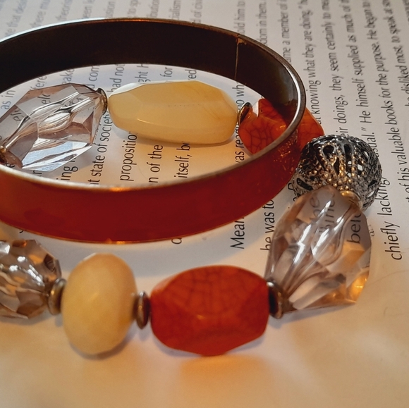 Set Of 2 Bracelets One Bangel One Stretchy - Picture 3 of 8